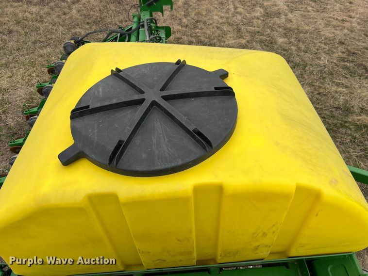 image for item LA9816 2009 John Deere 1790 planter