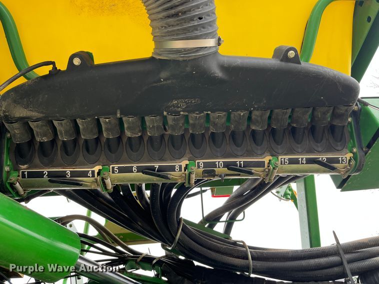 image for item LA9816 2009 John Deere 1790 planter