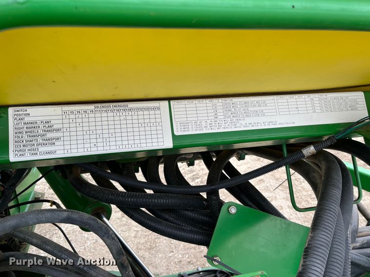 image for item LA9816 2009 John Deere 1790 planter