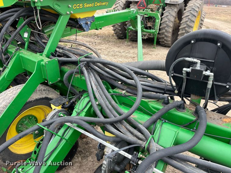 image for item LA9816 2009 John Deere 1790 planter
