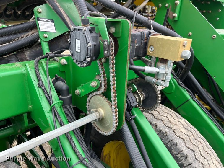 image for item LA9816 2009 John Deere 1790 planter