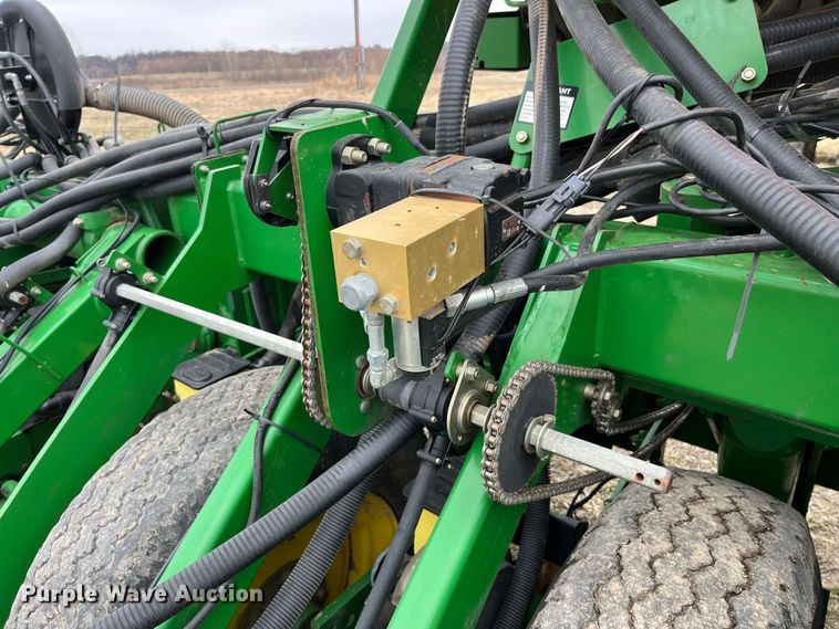 image for item LA9816 2009 John Deere 1790 planter