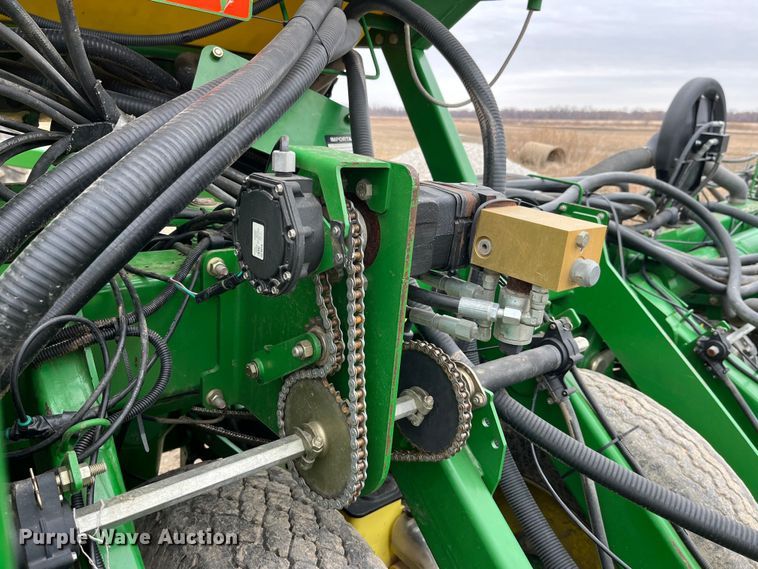 image for item LA9816 2009 John Deere 1790 planter