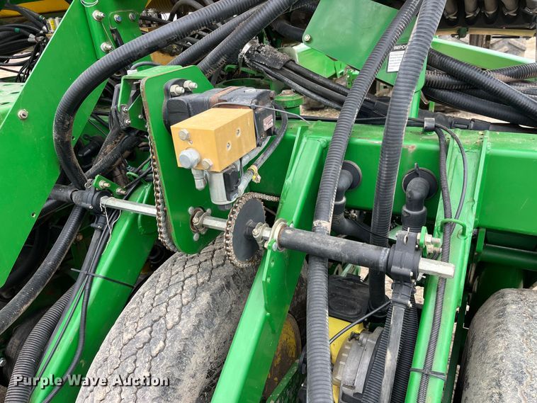 image for item LA9816 2009 John Deere 1790 planter