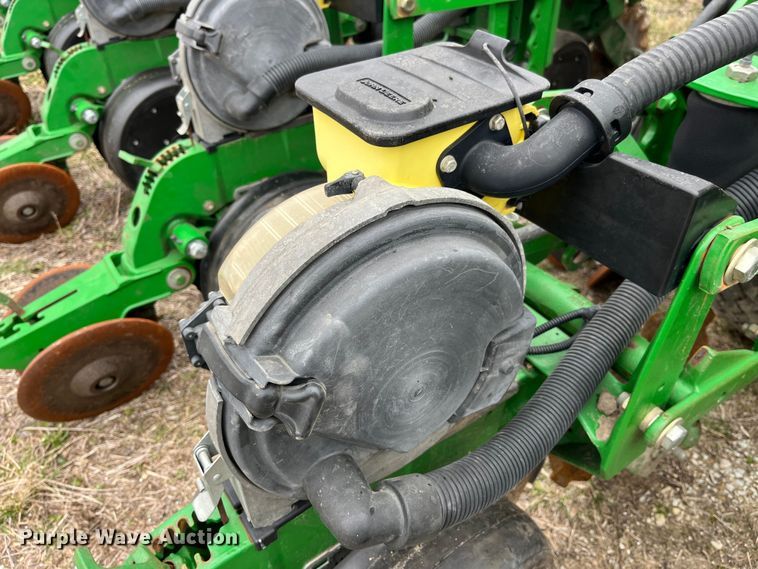 image for item LA9816 2009 John Deere 1790 planter