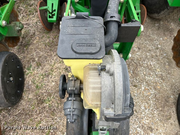 image for item LA9816 2009 John Deere 1790 planter