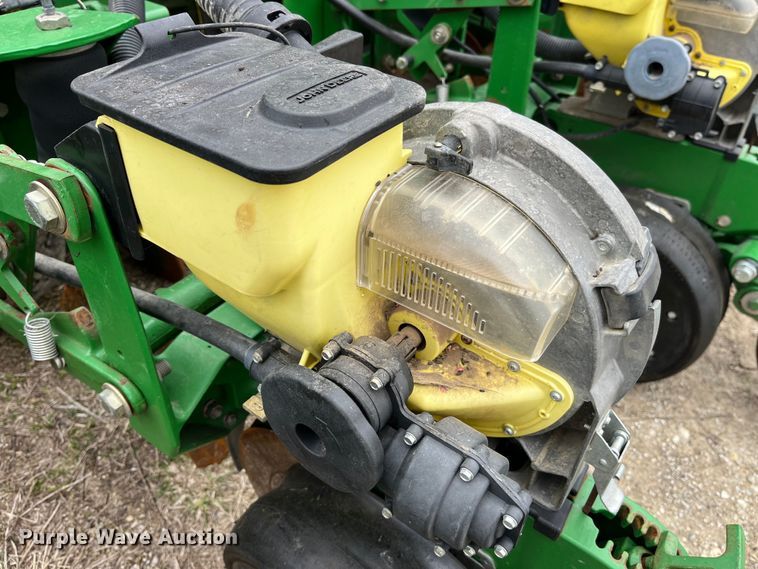 image for item LA9816 2009 John Deere 1790 planter