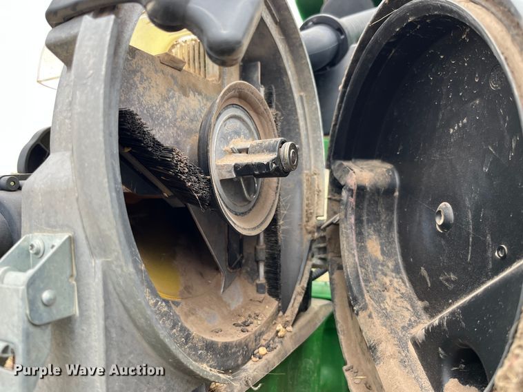 image for item LA9816 2009 John Deere 1790 planter