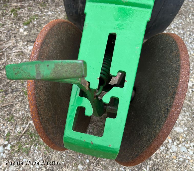 image for item LA9816 2009 John Deere 1790 planter