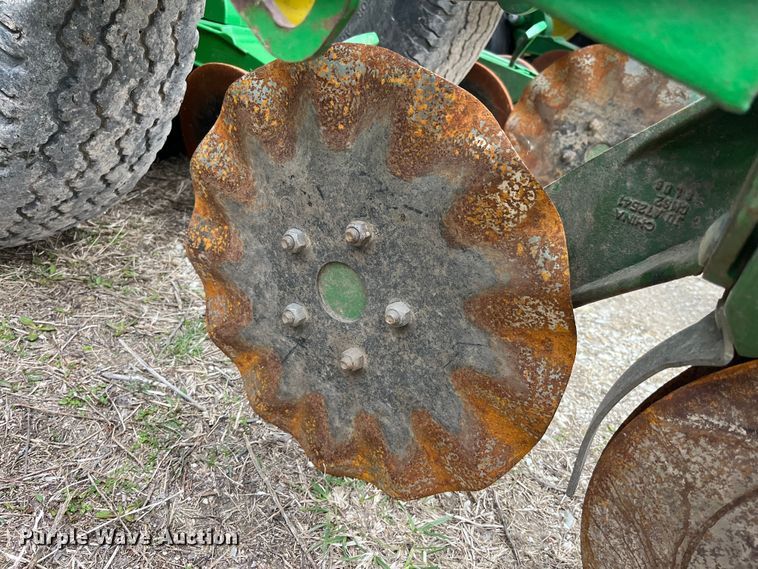 image for item LA9816 2009 John Deere 1790 planter