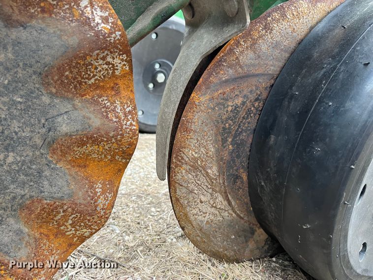 image for item LA9816 2009 John Deere 1790 planter