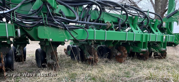 image for item LA9816 2009 John Deere 1790 planter