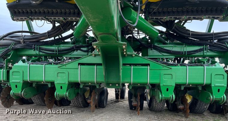 image for item LA9816 2009 John Deere 1790 planter