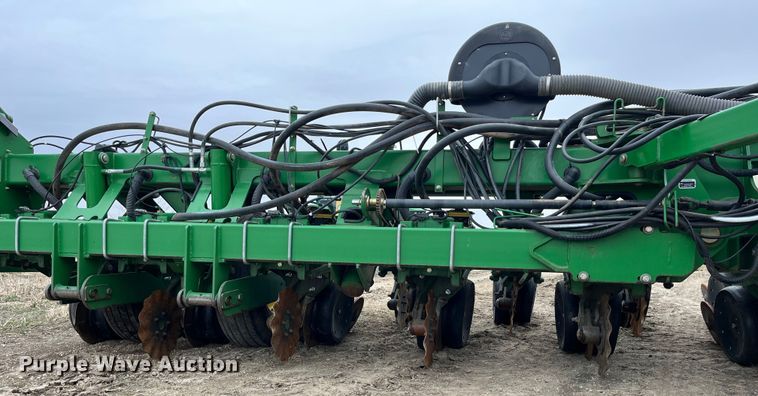 image for item LA9816 2009 John Deere 1790 planter