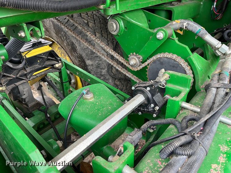 image for item LA9816 2009 John Deere 1790 planter