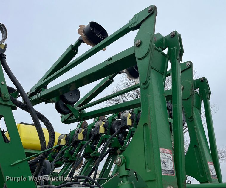 image for item LA9816 2009 John Deere 1790 planter