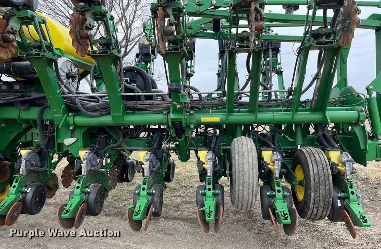 image for item LA9816 2009 John Deere 1790 planter