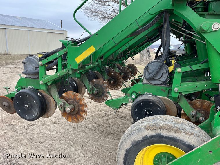 image for item LA9816 2009 John Deere 1790 planter