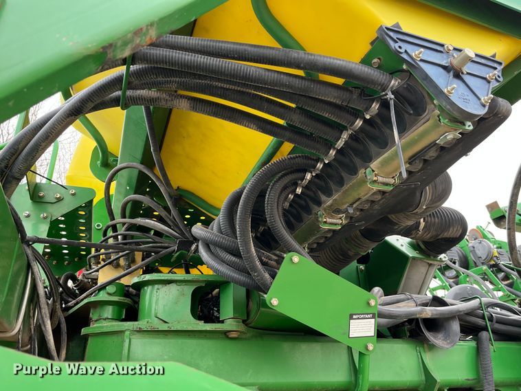 image for item LA9816 2009 John Deere 1790 planter