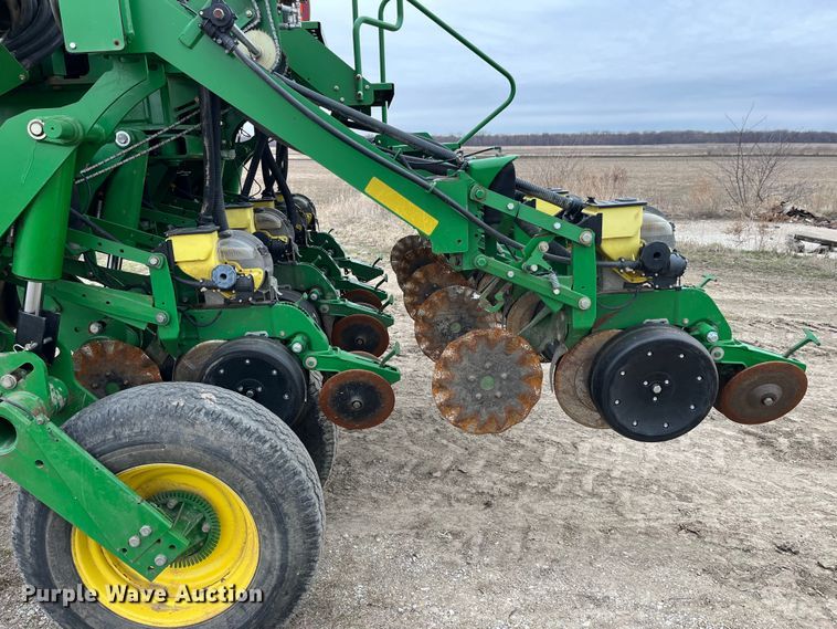 image for item LA9816 2009 John Deere 1790 planter