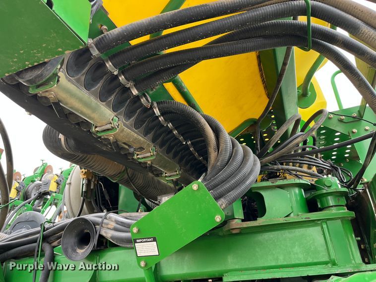 image for item LA9816 2009 John Deere 1790 planter