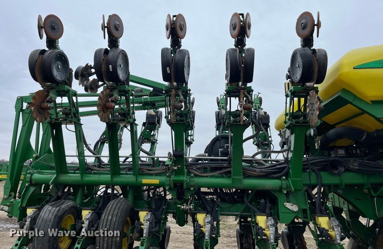 image for item LA9816 2009 John Deere 1790 planter