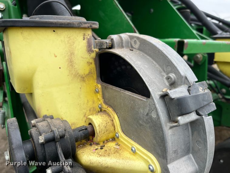 image for item LA9816 2009 John Deere 1790 planter