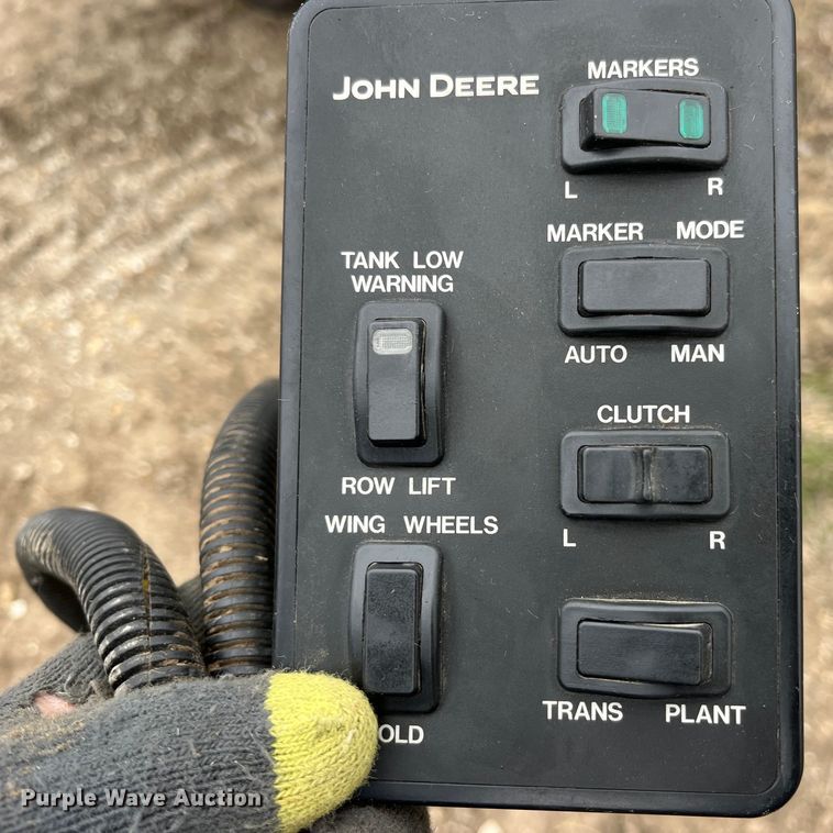 image for item LA9816 2009 John Deere 1790 planter