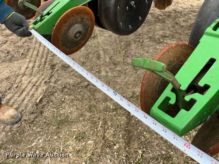 image for item LA9816 2009 John Deere 1790 planter