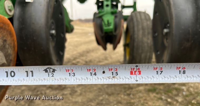 image for item LA9816 2009 John Deere 1790 planter