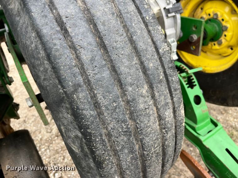 image for item LA9816 2009 John Deere 1790 planter