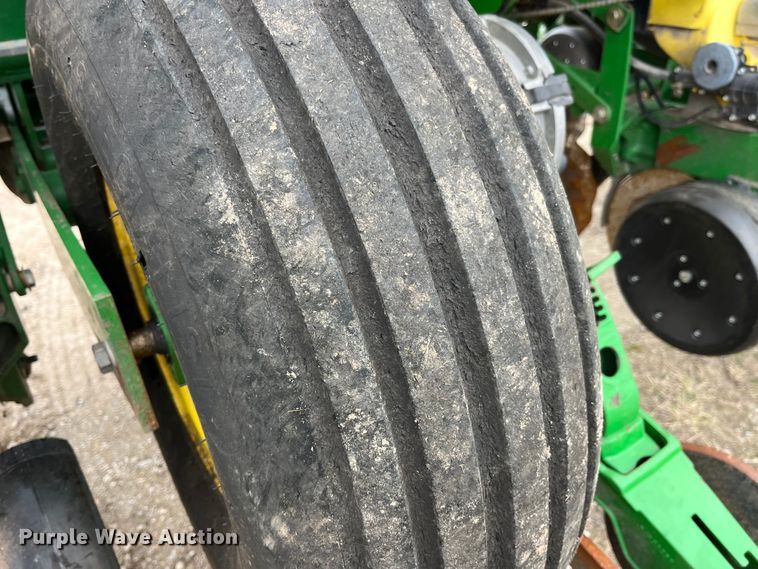 image for item LA9816 2009 John Deere 1790 planter
