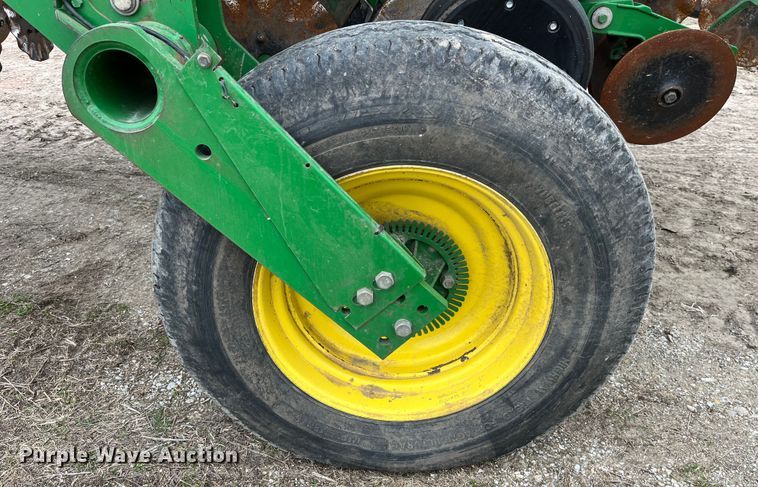 image for item LA9816 2009 John Deere 1790 planter