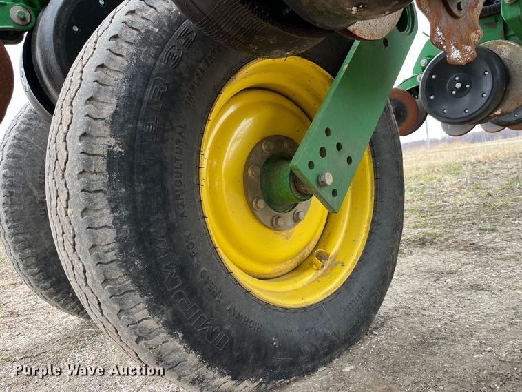 image for item LA9816 2009 John Deere 1790 planter