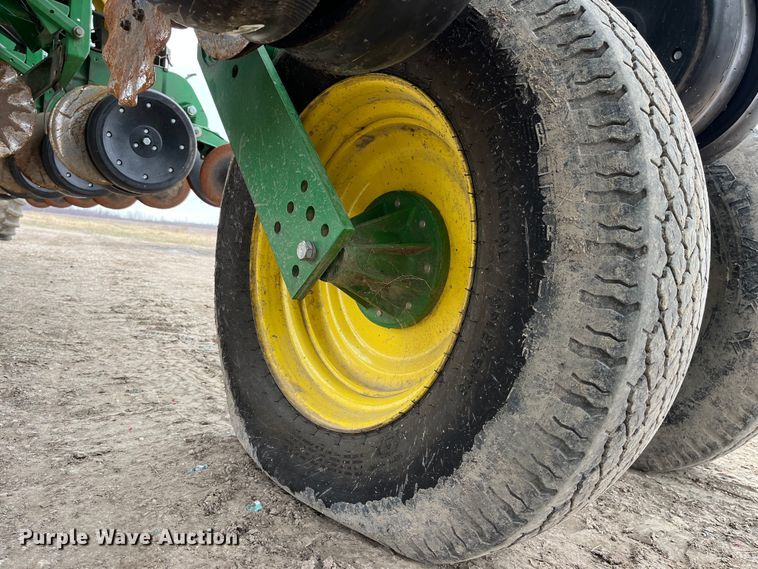 image for item LA9816 2009 John Deere 1790 planter
