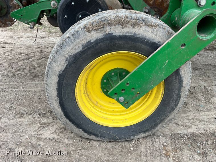 image for item LA9816 2009 John Deere 1790 planter