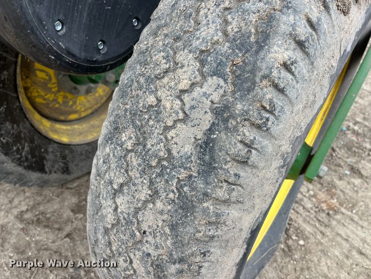 image for item LA9816 2009 John Deere 1790 planter