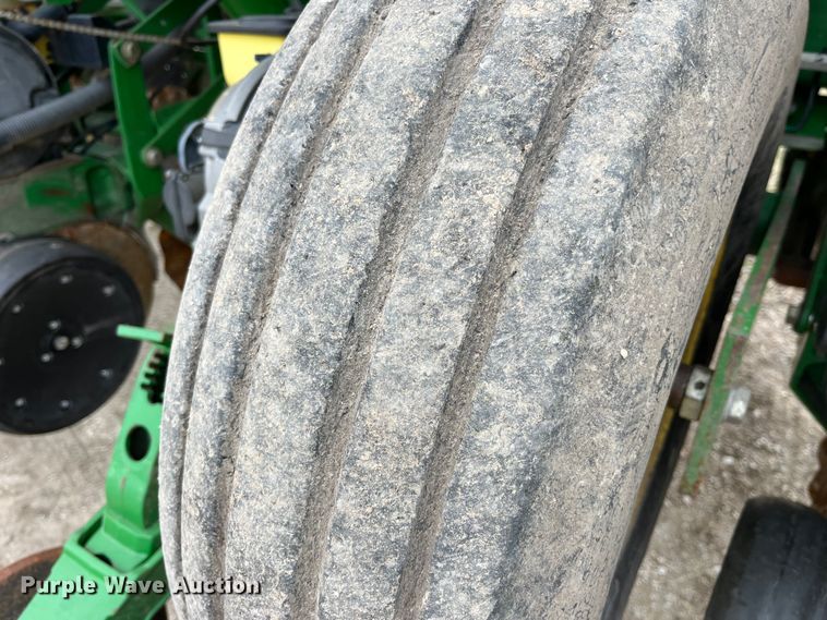 image for item LA9816 2009 John Deere 1790 planter