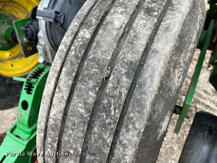 image for item LA9816 2009 John Deere 1790 planter