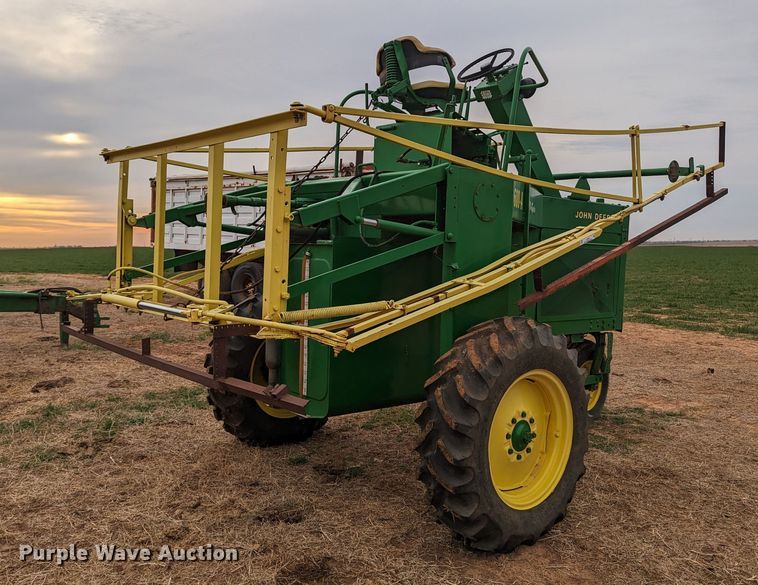 image for item LF9715 John Deere 600A  sprayer