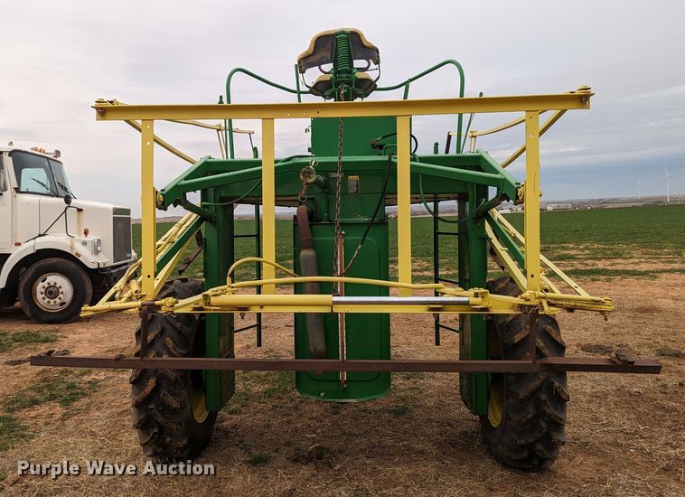 image for item LF9715 John Deere 600A  sprayer
