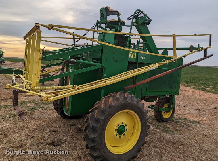 image for item LF9715 John Deere 600A  sprayer