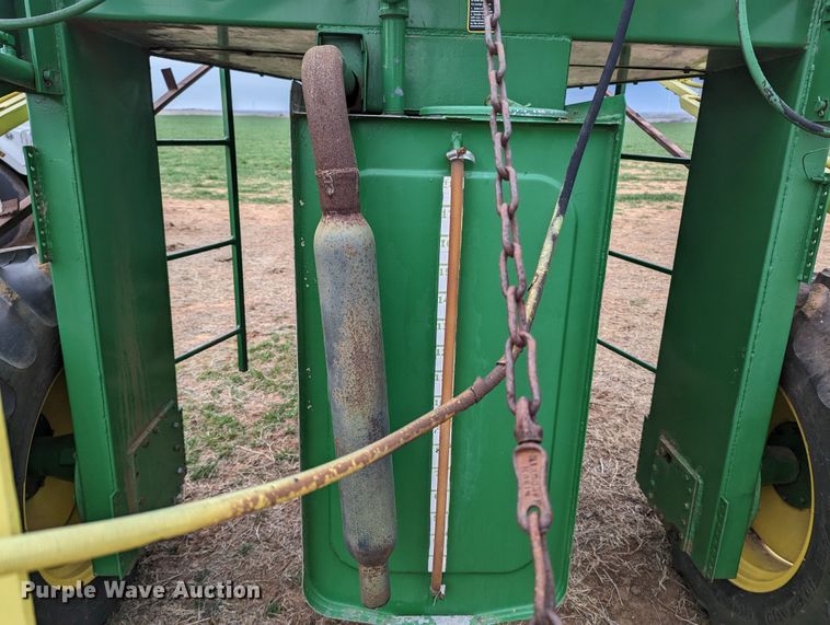 image for item LF9715 John Deere 600A  sprayer