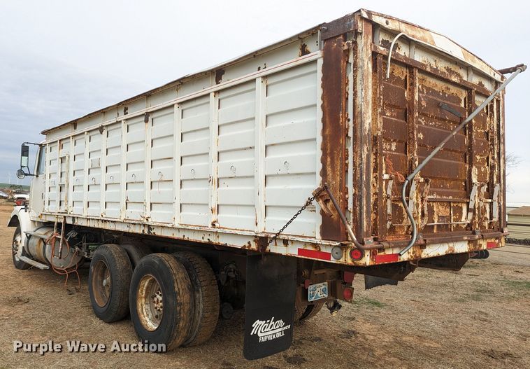 image for item LF9716 1989 White GMC WCS  grain truck