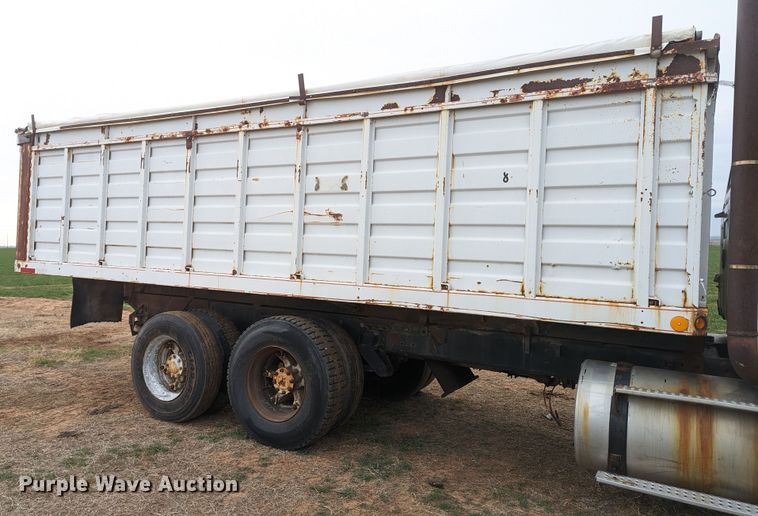 image for item LF9716 1989 White GMC WCS  grain truck