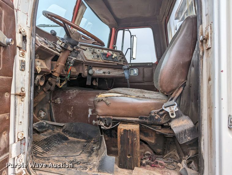 image for item LF9716 1989 White GMC WCS  grain truck