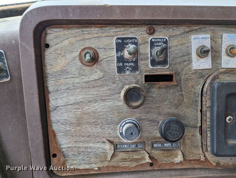 image for item LF9716 1989 White GMC WCS  grain truck