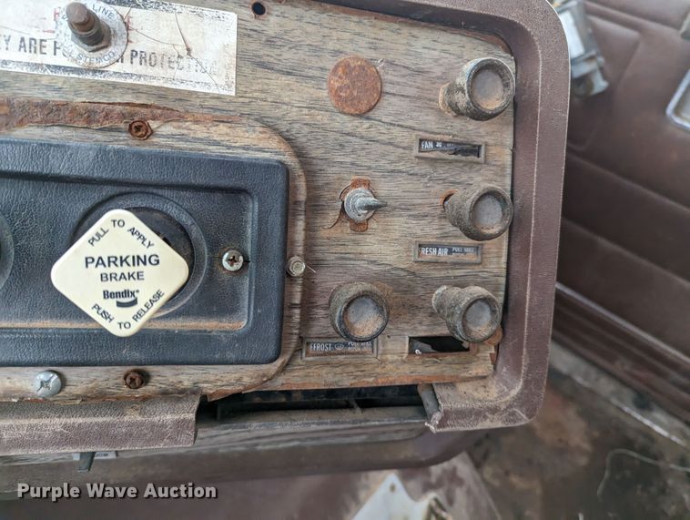 image for item LF9716 1989 White GMC WCS  grain truck