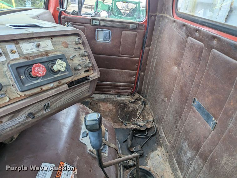 image for item LF9716 1989 White GMC WCS  grain truck