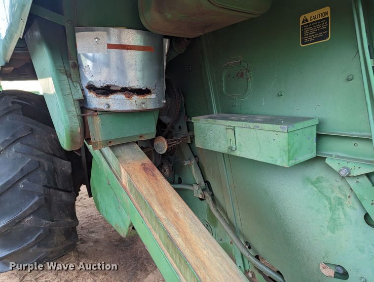 image for item LF9718 John Deere 6620 Turbo  combine